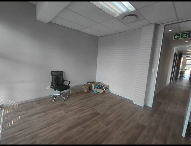 182M² OFFICE FOR SALE IN CHARTWELL